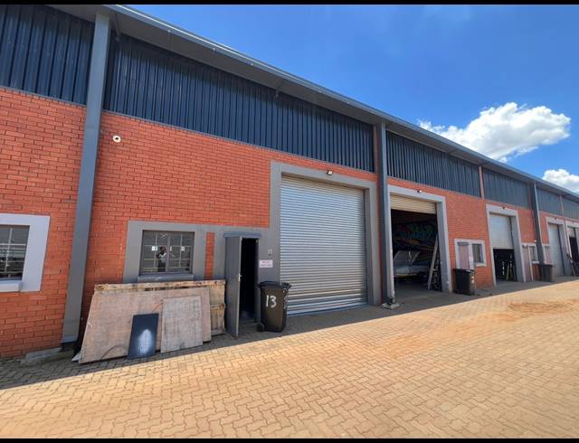 304M² WAREHOUSE TO LET IN HENNOPSPARK